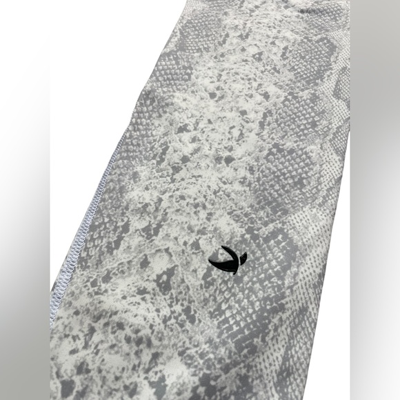 Glyder Athletic legging pants white gray snake print full length NWOT SzL - Picture 6 of 13
